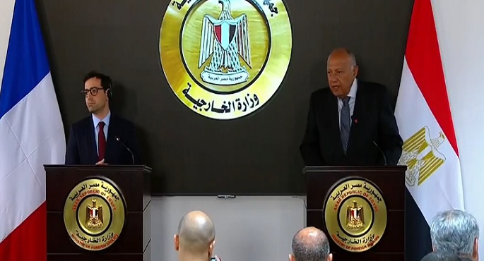 شكري ونظيره الفرنسي يؤكدان رفضهما لأية إجراءات تهدف لتهجير الفلسطينيين