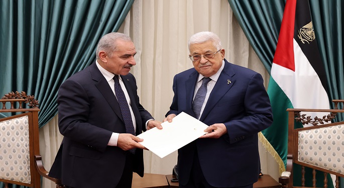 الرئيس الفلسطيني يقبل استقالة حكومة اشتية.. وحركة فتح: الحكومة المقبلة لن تكون فصائلية