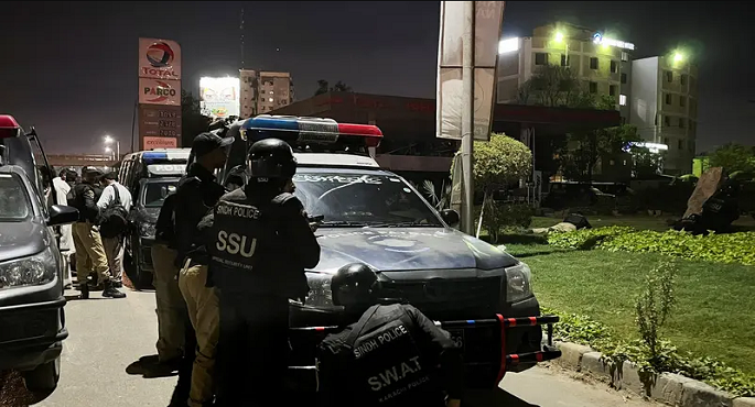 10 قتلى في هجوم نفذه مسلحون على مركز للشرطة في باكستان
