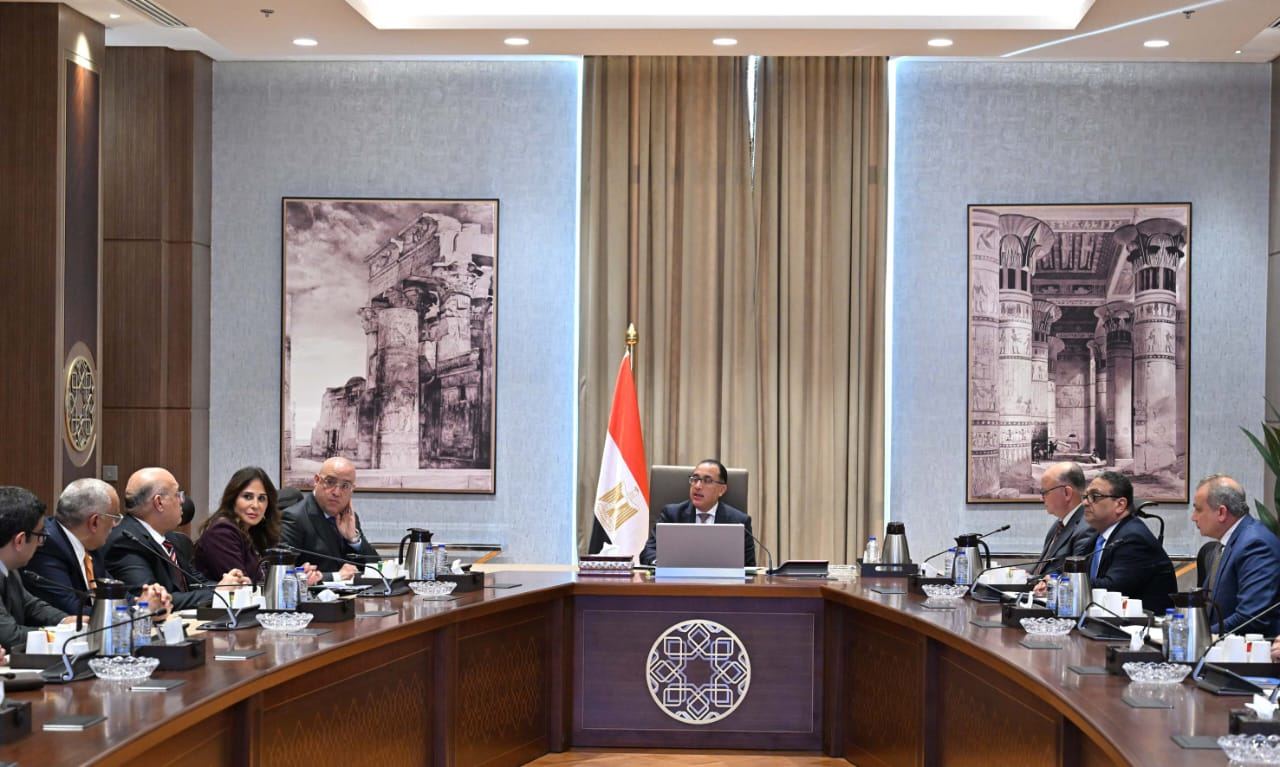 رئيس الوزراء يتابع موقف مشروعات إعادة إحياء القاهرة التراثية