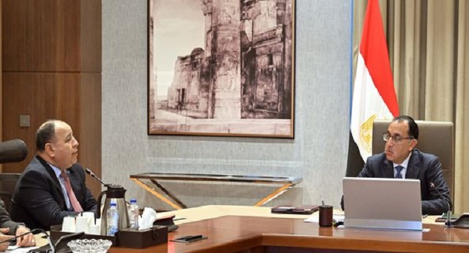 بالصور.. رئيس الوزراء يتابع الموقف التنفيذي لميكنة منظومة المرتبات بنظام “البيرول”