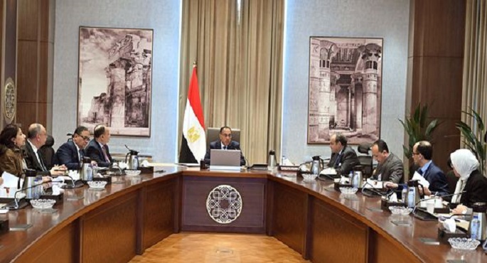 بالصور.. رئيس الوزراء يتابع موقف تطبيق منظومة الشحن المسبق