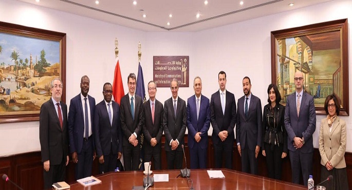 بالصور.. طلعت يبحث مع نائب رئيس البنك الدولى للبنية التحتية أوجه التعاون المشترك وتطوير البنية التحتية الرقمية