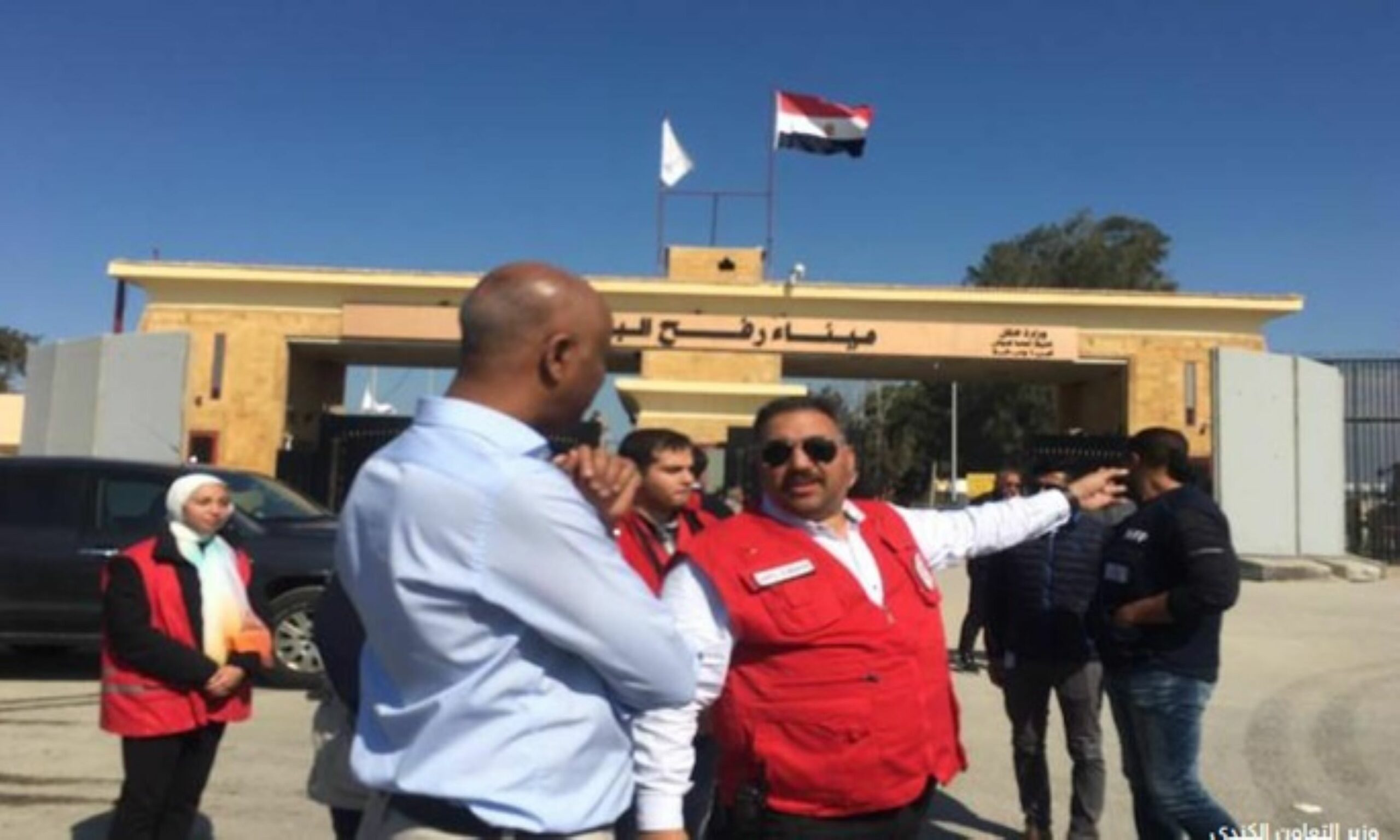 وزير التعاون الكندي يزور شمال سيناء ويتفقد معبر رفح