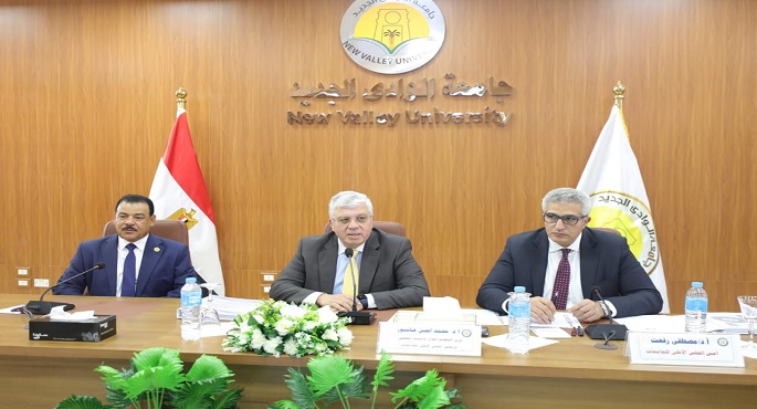 بالصور.. وزير التعليم العالي يرأس اجتماع المجلس الأعلى للجامعات بجامعة الوادي الجديد