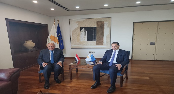 بالصور.. وزير الخارجية ونظيره القبرصي يعقدان اجتماعا ثنائيا مغلقا بنيقوسيا