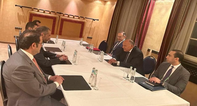 وزير الخارجية يبحث مع نظيره الكويتي التنسيق الثنائي بين البلدين لوقف الاعتداءات الإسرائيلية ضد الفلسطينيين في غزة