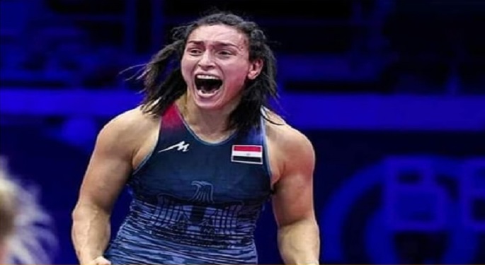 وزير الرياضة يهنئ سمر حمزة بحصولها على ذهبية بطولة كليبان الدولية للمصارعة