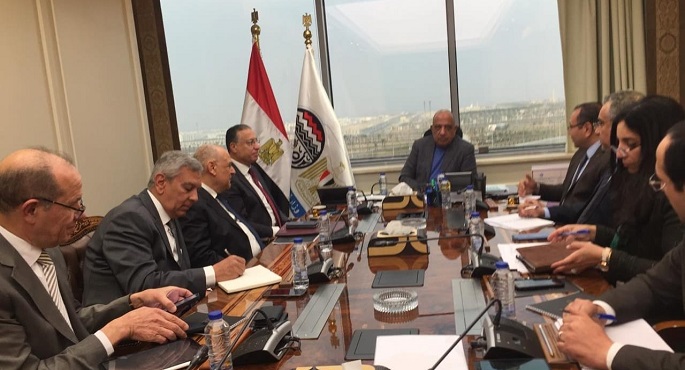 وزير قطاع الأعمال العام يستعرض آليات تنفيذ قرارات حزمة الحماية الاجتماعية ورفع الحد الأدنى للأجور
