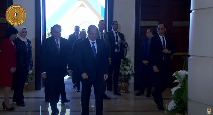 الرئيس السيسي يصل إلى مقر احتفالية ” قادرون باختلاف ” بمركز المنارة للمؤتمرات الدولية