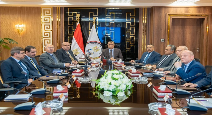 وزير الدولة للإنتاج الحربي يبحث سبل تطوير صناعة العدادات الذكية أو مسبوقة الدفع
