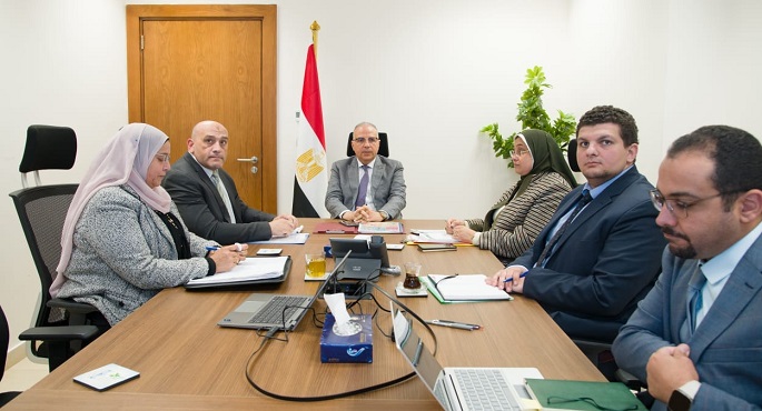 بالصور.. وزير الري يبحث مع رؤساء الإدارات المركزية حالة المنظومة المائية بالمحافظات