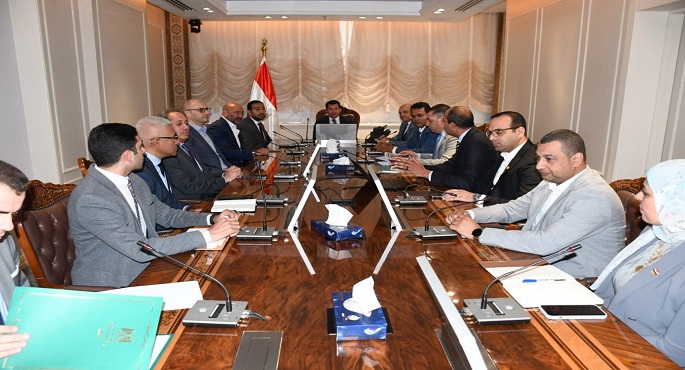 بالصور.. وزير الشباب والرياضة يبحث التعاون مع الشركة المصرية للاتصالات (we)