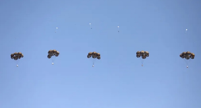 بريطانيا تسقط 10 أطنان من الإمدادات الغذائية على غزة