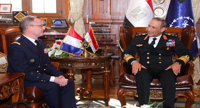 بالصور.. قائد القوات البحرية يلتقي قائد المنطقة البحرية للمحيط الهندي والبحر الأحمر للقوات البحرية الفرنسية