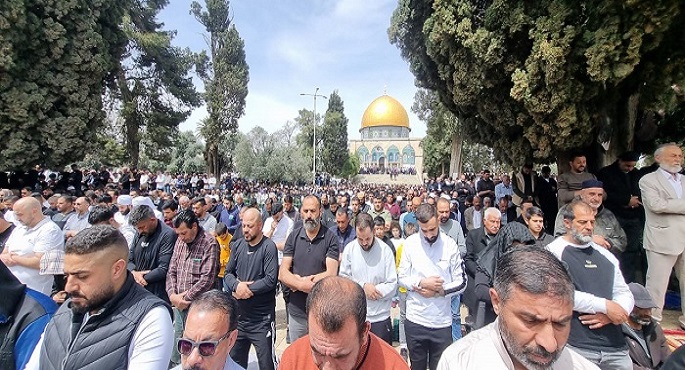 35 ألفا يؤدون صلاة الجمعة في المسجد الأقصى