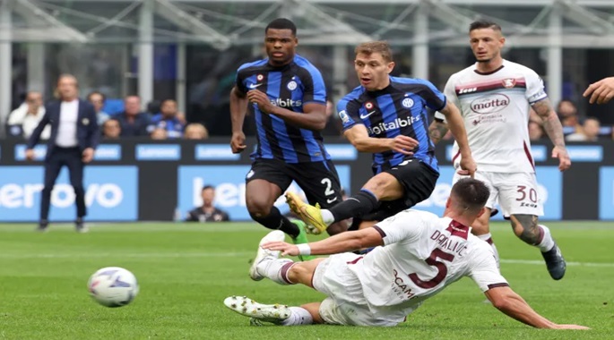 إنتر ميلان يستضيف جنوى لتعزيز صدارة ترتيب الدورى الإيطالى