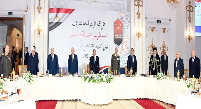 بالفيديو والصور .. الرئيس السيسي : الشعب المصري يقدر جهود وتضحيات رجال القوات المسلحة لحماية مصر وصون مقدساتها