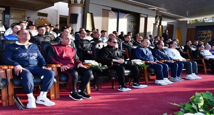 بالصور والفيديو.. الرئيس السيسي يتفقد الأكاديمية العسكرية المصرية