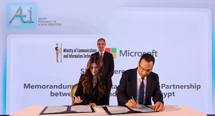 بالصور.. توقيع مذكرة تفاهم بين وزارة الاتصالات ومايكروسوفت في حوكمة الذكاء الاصطناعي وبناء القدرات