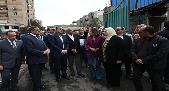 بالصور ..رئيس الوزراء يتفقد موقع حريق استديوهات الأهرام  .. وتوجيهات فورية بصرف 15 ألف جنيه لكل أسرة مضارة