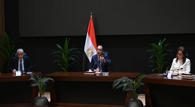 رئيس الوزراء يتفق مع المُصنعين والتجار على خفض أسعار السلع بنحو 15 و20 ‎%‎ ليصل إلى 30 ‎%‎ بعد عيد الفطر