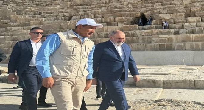 بالصور ..رئيس وزراء أرمينيا يزور منطقة آثار الهرم
