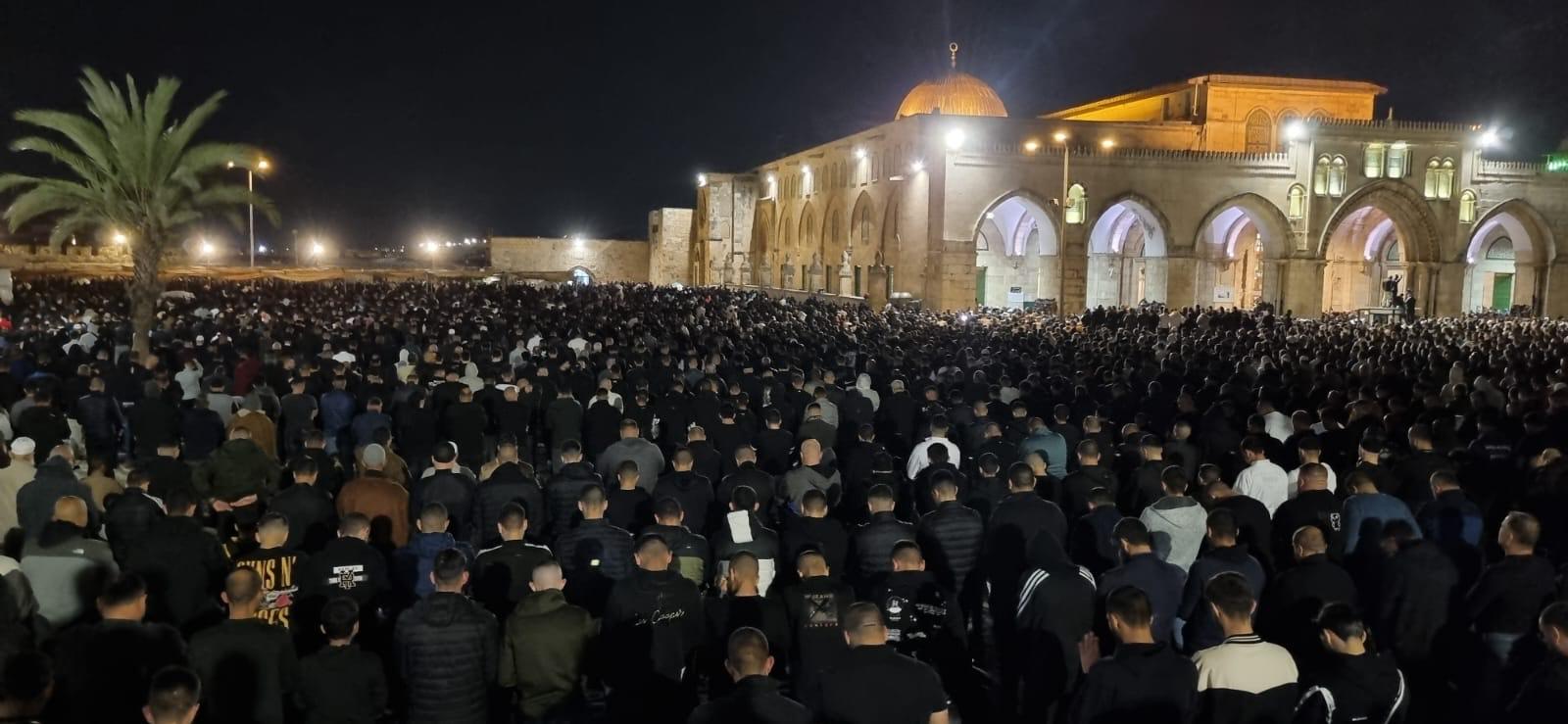 150 ألفا يؤدون صلاتي العشاء وتراويح الجمعة الثالثة من رمضان في رحاب المسجد الأقصى