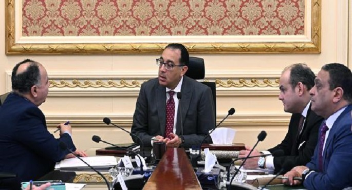 بالصور.. رئيس الوزراء يتابع موقف منظومة رد الأعباء التصديرية