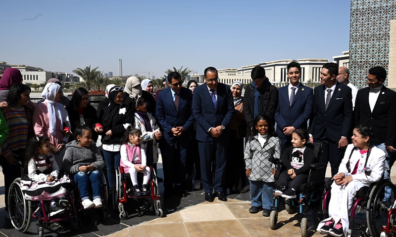 بالصور .. رئيس الوزراء يستقبل مجموعة من الأطفال من ذوي الهمم وأسرهم بمبني مجلس الوزراء بالعاصمة الإدارية الجديدة