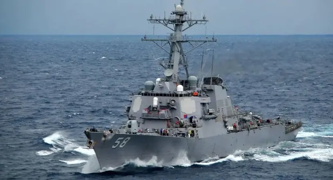 الجيش الأمريكي يُسقط مُسيّرتين حوثيتين .. وإطلاق صاروخ باليستي تجاه المدمرة لابون بالبحر الأحمر