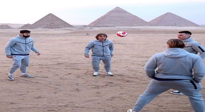 منتخب كرواتيا يزور الأهرامات على هامش مشاركته ببطولة كأس عاصمة مصر