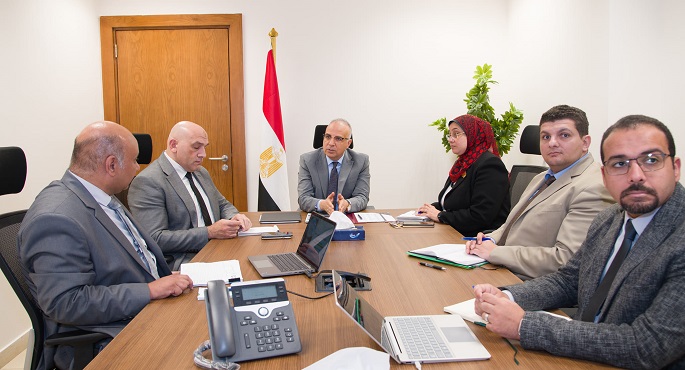 وزير الري يواصل اجتماعاته لمتابعة الاستعداد لفترة أقصى الإحتياجات