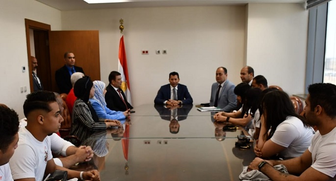 وزير الشباب والرياضة يُكرم لاعبي منتخب مصر بعد التتويج بكأس العالم للقوة البدنية في شرم الشيخ
