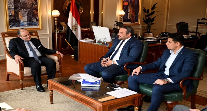 وزير الصناعة يستعرض فرص ومقومات الاستثمار في مصر ومشروعات شركة للمنتجات الصحية
