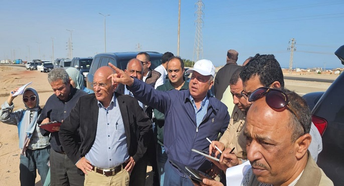 بالصور.. وزير النقل يتفقد الخط الثالث للقطار الكهربائي الذي يربط الصعيد بمحافظة البحر الأحمر