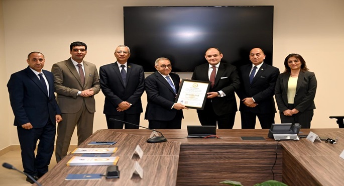 بالصور .. وزير التجارة يتسلم شهادة المواصفة القياسية الدولية لنظام إدارة المؤسسات التدريبية ISO 21001:2018