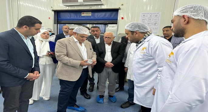 بالصور .. وزير التجارة والصناعة ومحافظ بورسعيد يتفقدان مصنع بورسعيد ستار لإنتاج الأسماك المدخنة
