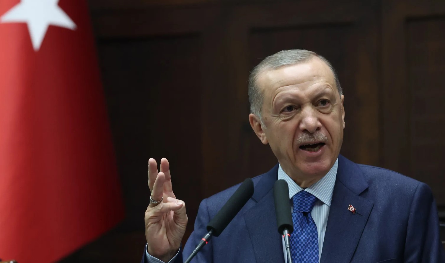بعد هزيمة الانتخابات المحلية.. أردوغان يتعهد بـ”التصحيح”