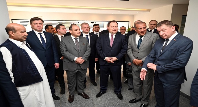 بالصور.. وزير التجارة يرافق رئيس الوزراء البيلاروسي خلال تفقد وكيل العلامة التجارية البيلاروسية “ماز” في مصر