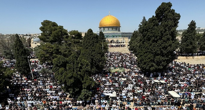 50 ألفا يؤدون صلاة الجمعة في المسجد الأقصى