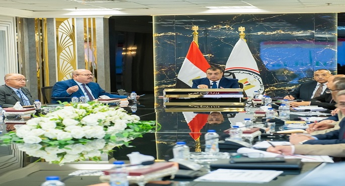 وزير الإنتاج الحربي يؤكد ضرورة زيادة حجم المشاركة في تنفيذ المشروعات القومية بمختلف المجالات