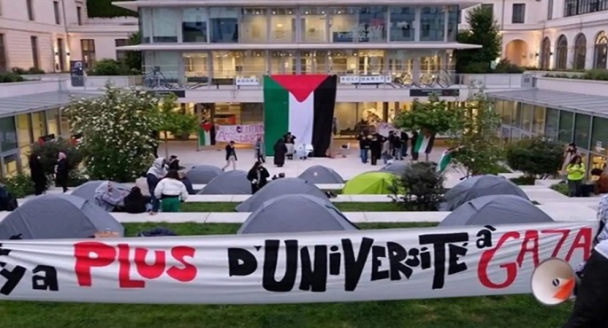 طلاب جامعة سيانس بو الفرنسية يغلقون مداخلها احتجاجا على حرب غزة