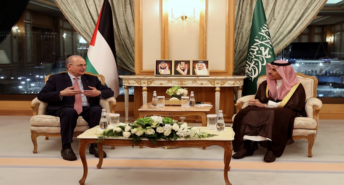 رئيس الوزراء الفلسطيني يلتقي وزير الخارجية السعودي في مكة