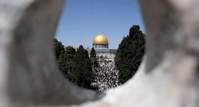 وسط آمال الهدنة.. آلاف الفلسطينيين يؤدون صلاة العيد في المسجد الأقصى