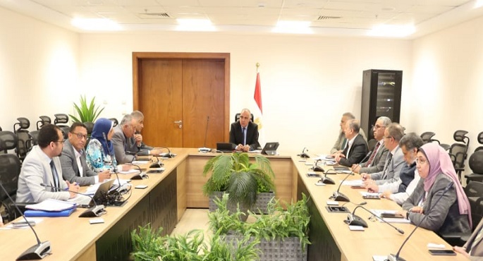 وزير الرى يتابع موقف استعدادات أجهزة الوزارة لفترة أقصى الإحتياجات