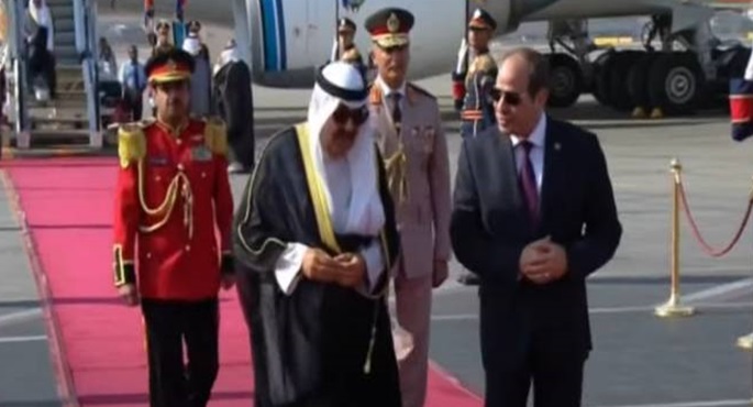 الرئيس السيسي يستقبل أمير دولة الكويت في مستهل زيارته لمصر