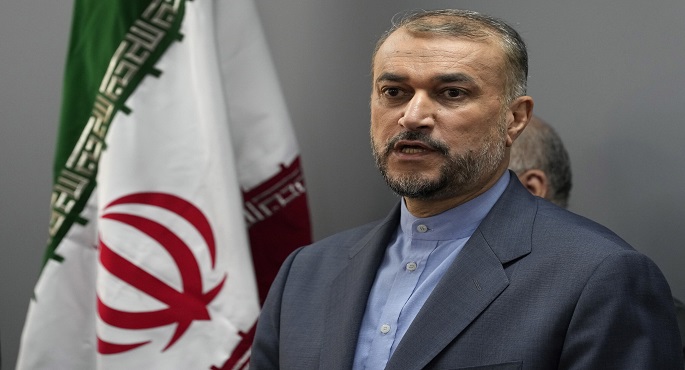 وزير خارجية إيران: سنستهدف القواعد الأمريكية في المنطقة إذا قررت واشنطن شن هجوم مباشر على أراضينا