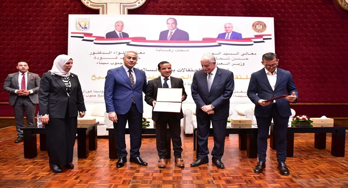 بالصور .. وزير العمل يشهد توقيع بروتوكول تعاون بين مديريتي العمل والتربية والتعليم لتأهيل الشباب