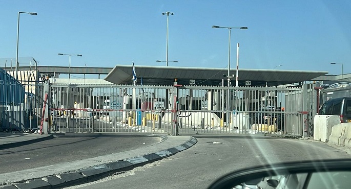 قوات الاحتلال تغلق الحواجز العسكرية شمال شرق القدس
